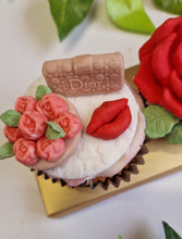 Load image into Gallery viewer, Giftboxed Valentines Trio of Cupcakes
