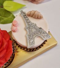 Load image into Gallery viewer, Giftboxed Valentines Trio of Cupcakes
